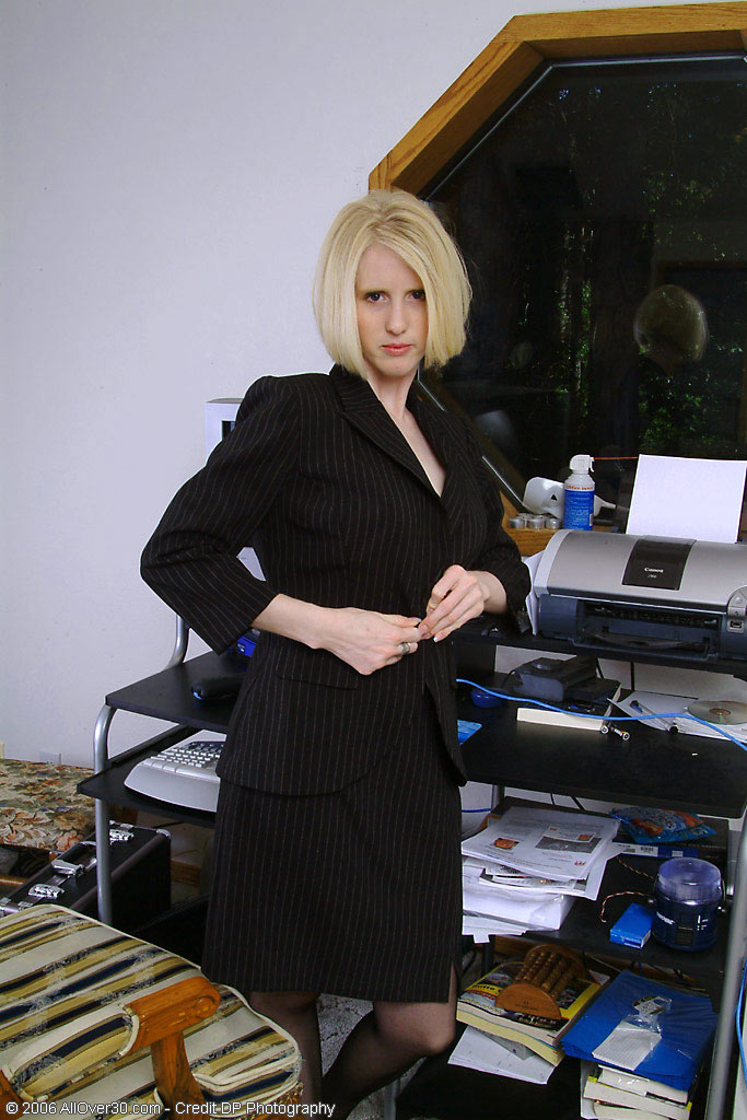 blonde-office-milf-strips-and-spreads-her-ivory-legs4.jpg