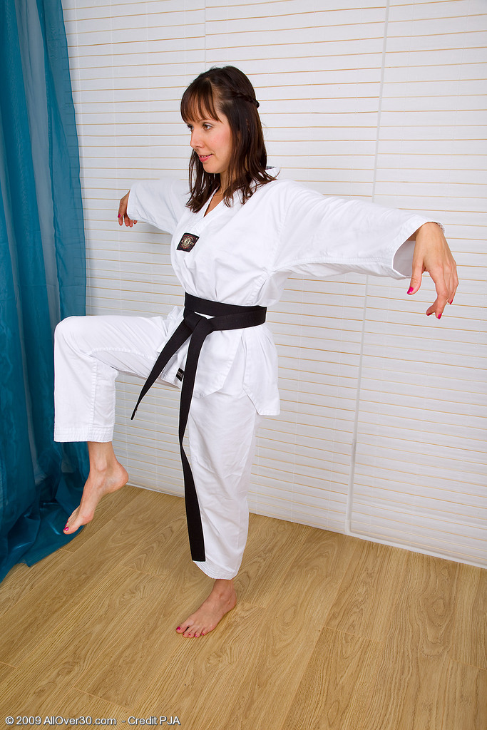 puffy-pussied-cindy-reed-shows-off-her-karate-skills-before-spreading3.jpg
