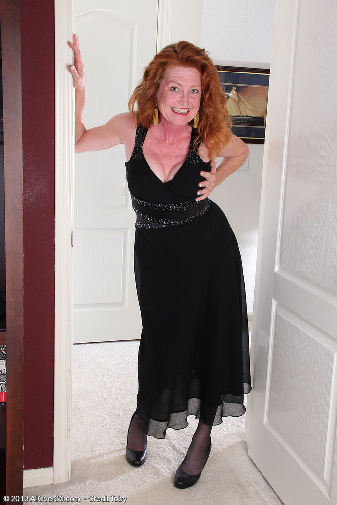 redheaded-48-year-old-mature-woman-tami-estelle-takes-off-her-dress-and-spreads-her-legs1.jpg